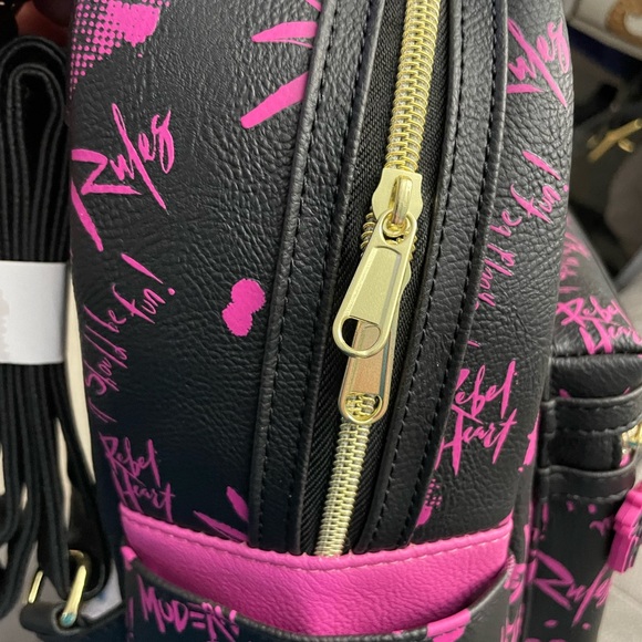 NWT Loungefly Villains cruella graffiti mini backpack - Picture 10 of 16